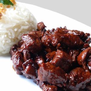 Gemarineerd varkenspoulet in babi pangangsaus à 150 g